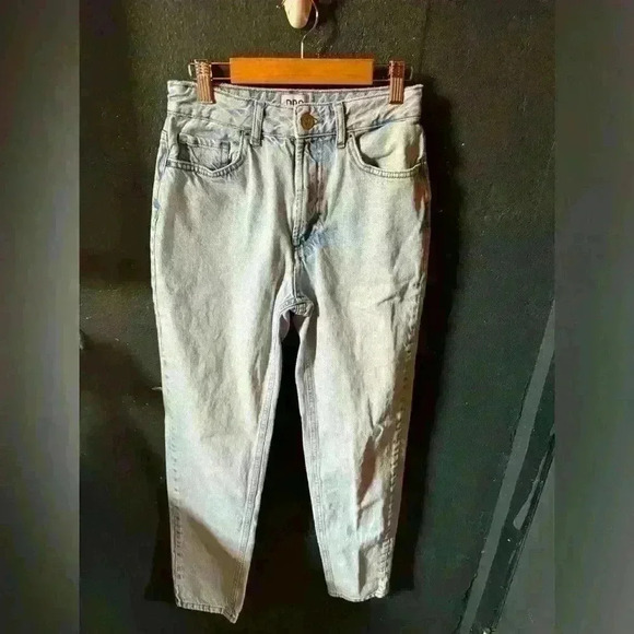 Women’s BDG Hi-Rise Mom Jeans - Picture 1 of 4